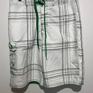 Gotcha Men's White Checkered Boardshorts Size 28‎